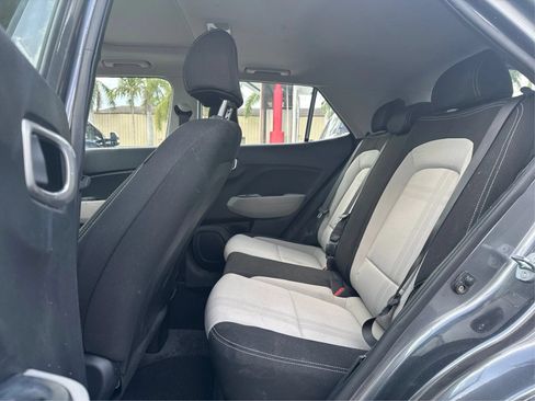 Used 2025 Hyundai Venue SEL FWD image 10