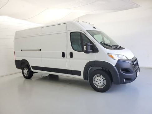 Used 2026 RAM ProMaster 2500 w/ Convenience Group FWD image 4