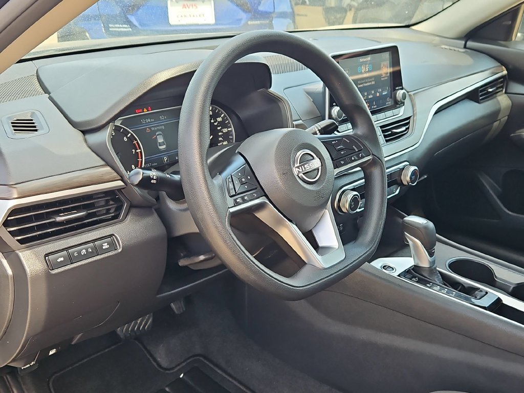 Used 2025 Nissan Altima 2.5 SV FWD image 15