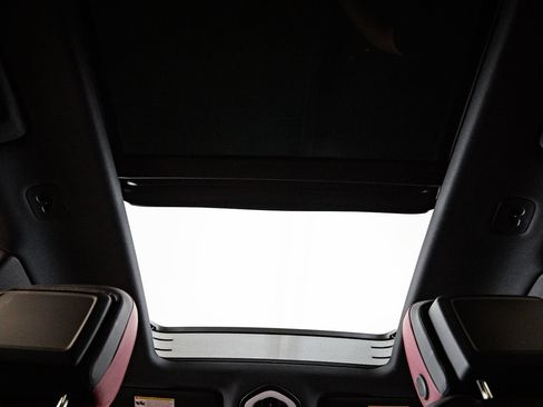 Certified 2024 Porsche Macan S AWD/4WD image 28
