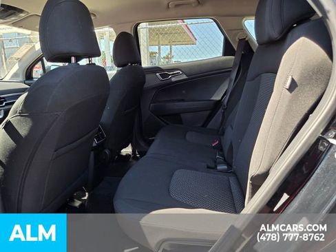 Used 2025 Kia Sportage LX FWD image 5