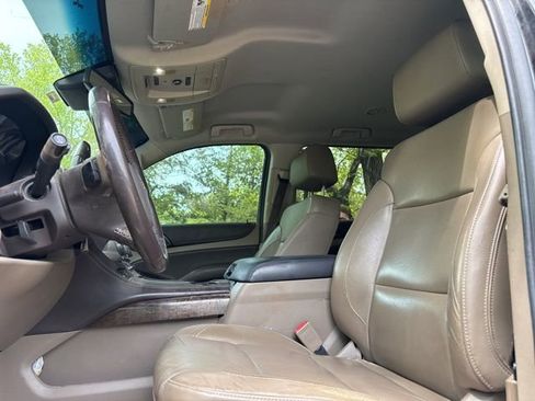 Used 2019 Chevrolet Suburban LT image 22