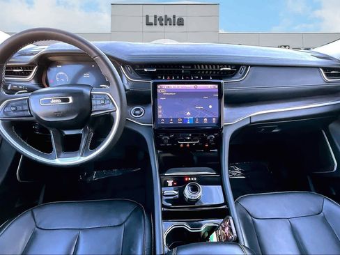 Used 2023 Jeep Grand Cherokee L Limited image 12