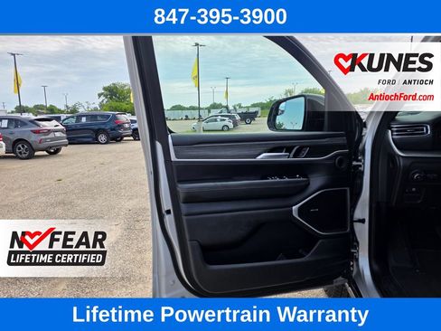Used 2024 Jeep Wagoneer Series II w/ Flexible Seating Group AWD/4WD image 10