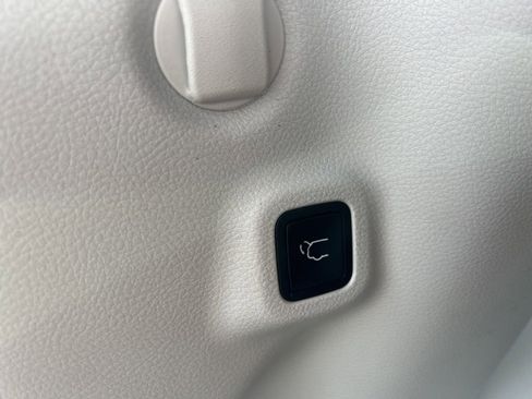 Used 2020 Jeep Compass Limited w/ Advanced Safety Group image 32