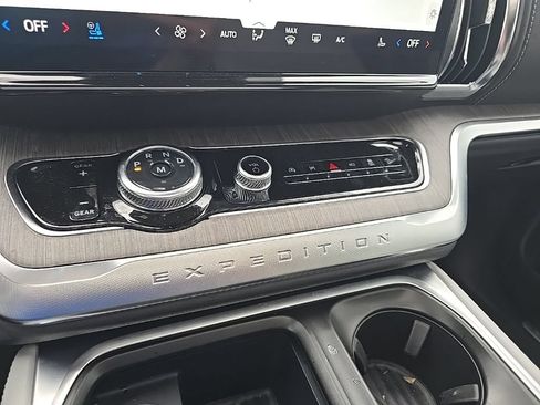 Used 2026 Ford Expedition Platinum w/ Platinum Ultimate Package AWD/4WD image 29