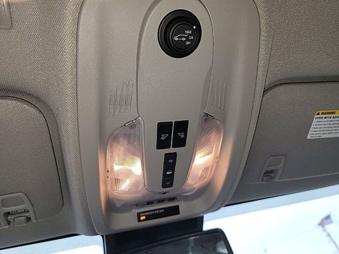 Used 2017 Chevrolet Equinox Premier w/ Enhanced Convenience Package image 37