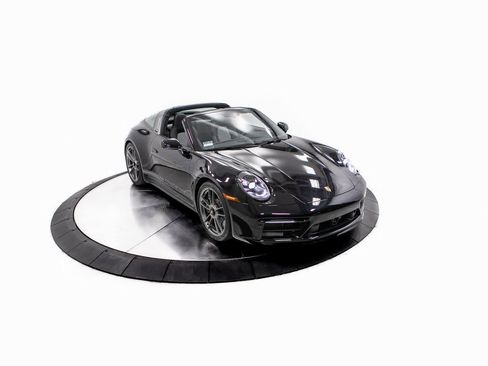 Certified 2023 Porsche 911 50th Anniversary Edition image 39
