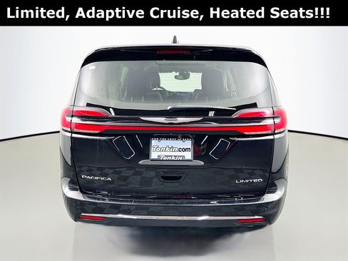 Used 2024 Chrysler Pacifica Limited image 7