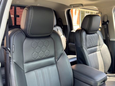 Used 2022 Nissan Frontier SV w/ SV Premium Package RWD image 32