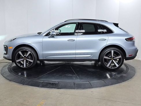 Certified 2025 Porsche Macan AWD/4WD image 10