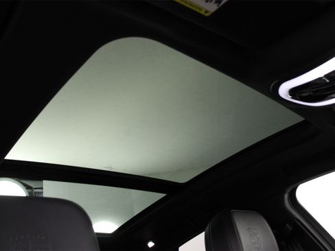 Used 2023 Porsche Macan image 25