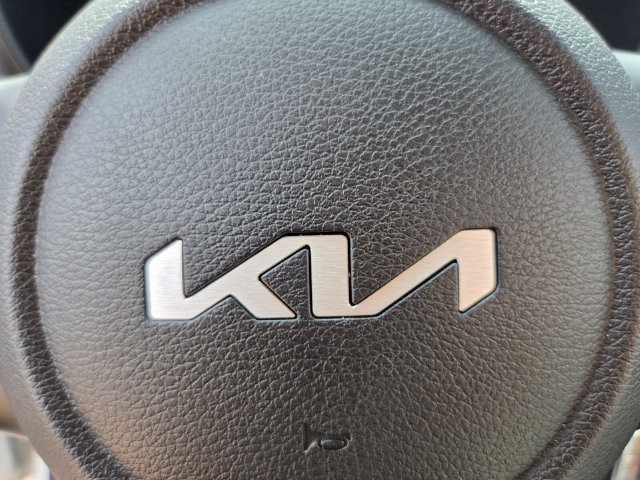Used 2025 Kia Soul LX w/ LX Technology Package FWD image 33