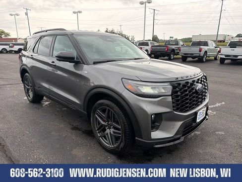 Used 2025 Ford Explorer ST-Line w/ ST-Line Street Pack AWD/4WD image 7
