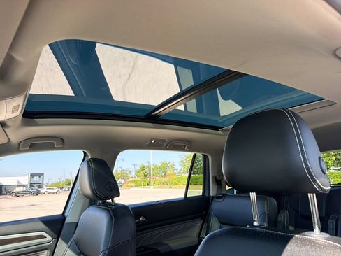 Certified 2023 Volkswagen Atlas SE w/ Panoramic Sunroof Package AWD/4WD image 19