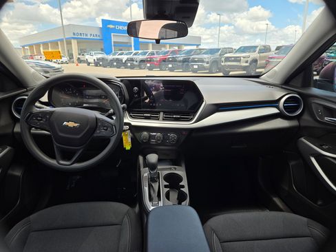 Used 2026 Chevrolet Trax LS FWD image 15