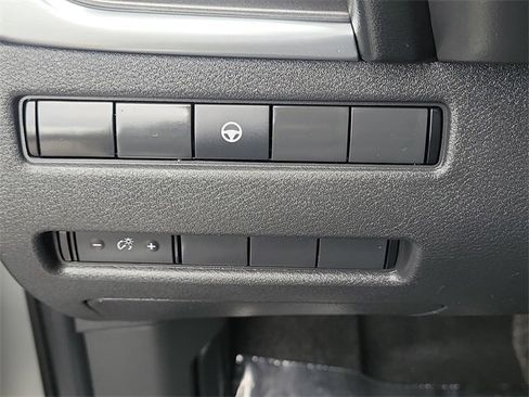 Used 2023 Nissan Rogue SV image 19