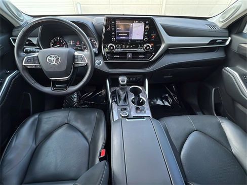 Used 2020 Toyota Highlander Limited image 10