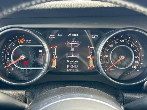 Used 2018 Jeep Wrangler Unlimited Sahara AWD/4WD image 18