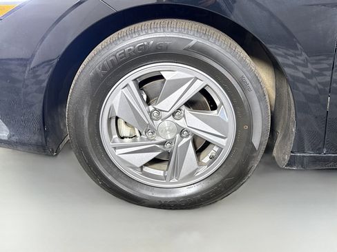 Used 2025 Hyundai Elantra SE image 35