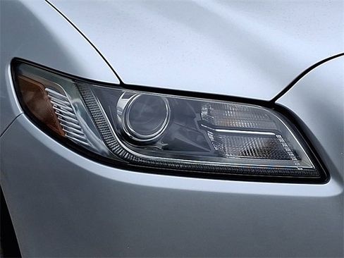 Used 2017 Lincoln Continental Select FWD image 9