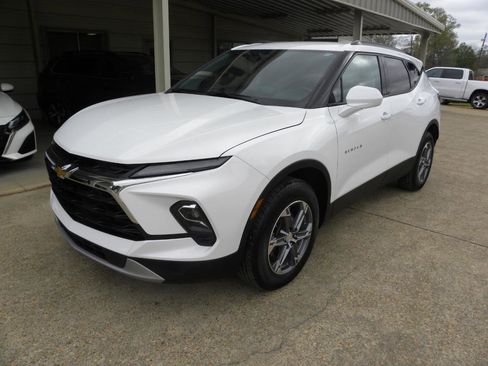 Used 2023 Chevrolet Blazer LT w/ Convenience Package FWD image 4