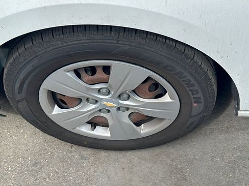 Used 2016 Chevrolet Cruze LS image 3