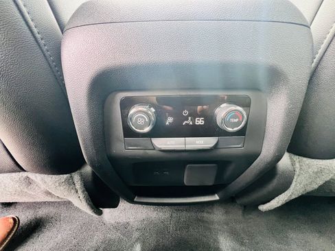 Used 2024 Chevrolet Traverse Z71 w/ Enhanced Driving Package AWD/4WD image 38