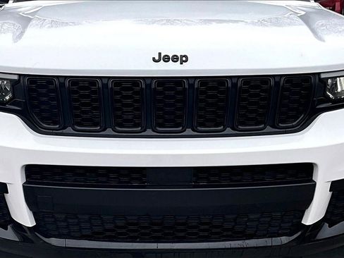 Used 2023 Jeep Grand Cherokee L Laredo image 32