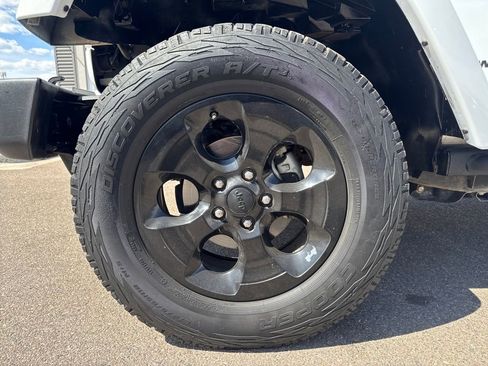 Used 2015 Jeep Wrangler Unlimited Sahara AWD/4WD image 20