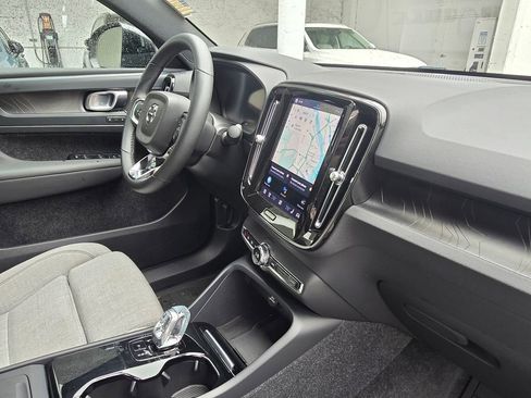 Certified 2023 Volvo C40 P8 Recharge Ultimate image 11