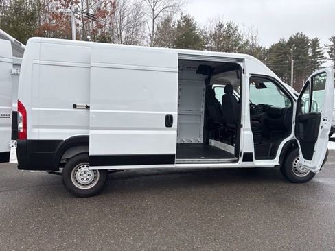 Used 2025 RAM ProMaster 2500 w/ Convenience Group image 17