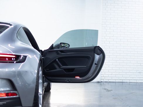 Used 2022 Porsche 911 GT3 image 34