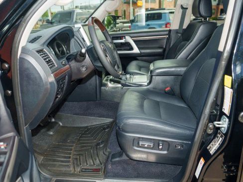 Used 2017 Toyota Land Cruiser image 13