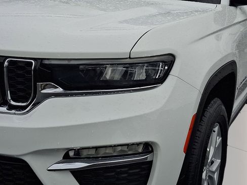 Used 2024 Jeep Grand Cherokee Limited AWD/4WD image 30