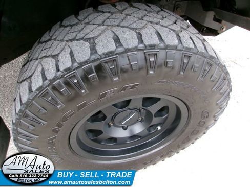 Used 2016 Toyota Tacoma TRD Off-Road w/ Exterior Package image 11