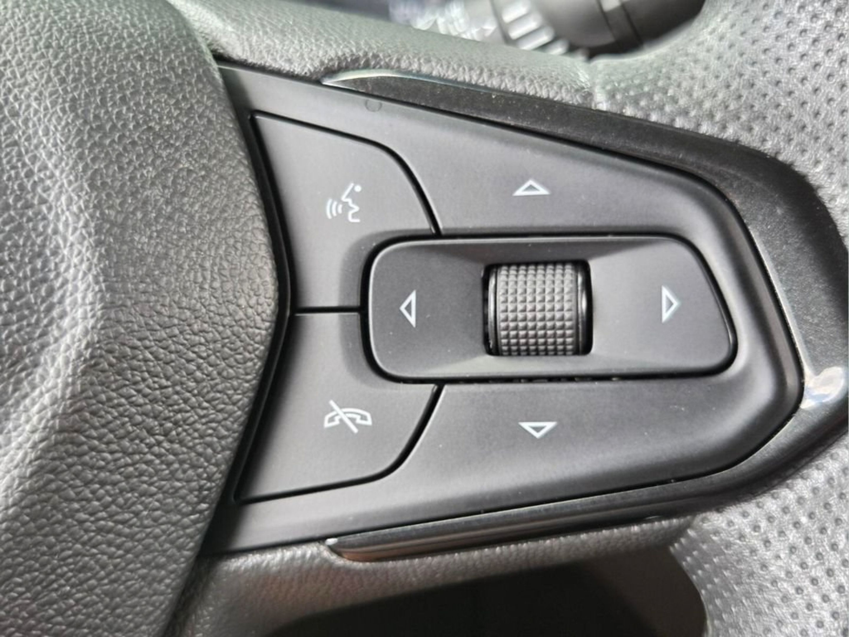 Used 2023 Chevrolet TrailBlazer LT FWD image 30