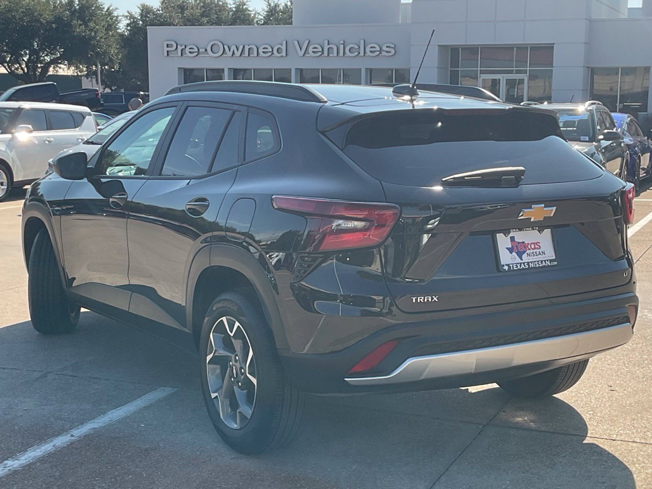 Used 2025 Chevrolet Trax LT FWD image 6
