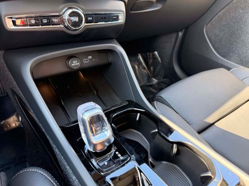 Used 2026 Volvo XC40 B4 Plus w/ Protection Package Premier FWD image 19