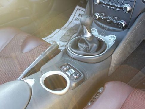Used 2010 Nissan 370Z Touring w/ Sport Pkg image 14