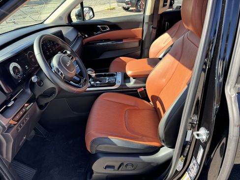 Certified 2024 Kia Carnival SX image 9