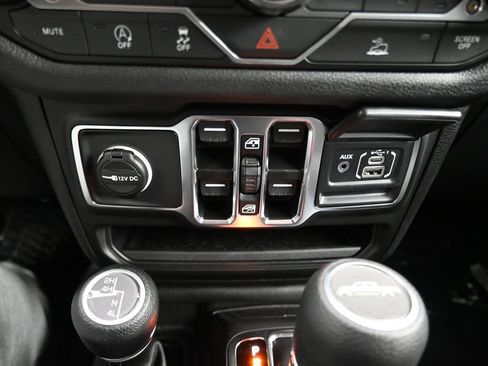 New 2025 Jeep Gladiator Sport image 22