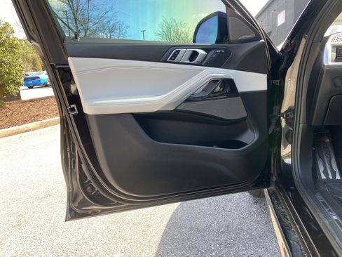 Used 2024 BMW X6 xDrive40i w/ M Sport Professional Package image 21