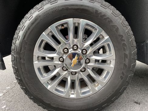 Used 2022 Chevrolet Silverado 2500 High Country AWD/4WD image 45