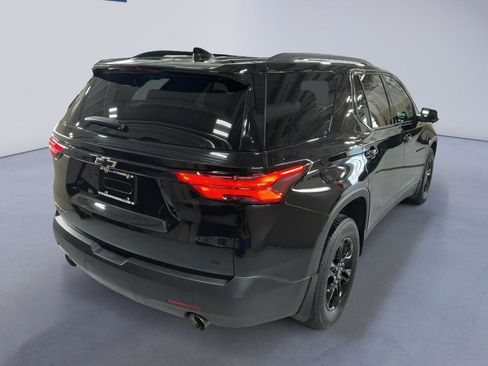 Used 2023 Chevrolet Traverse LT FWD image 4