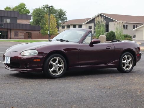 Used 2000 MAZDA MX-5 Miata RWD image 11