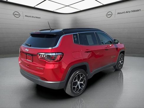 Used 2024 Jeep Compass Limited AWD/4WD image 4