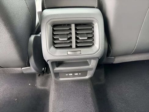 New 2026 Volkswagen Taos SE FWD image 5