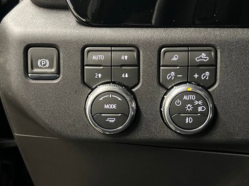 New 2026 GMC Sierra 1500 SLT w/ SLT Convenience Package AWD/4WD image 18