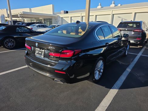 Used 2022 BMW 530i w/ Premium Package image 3